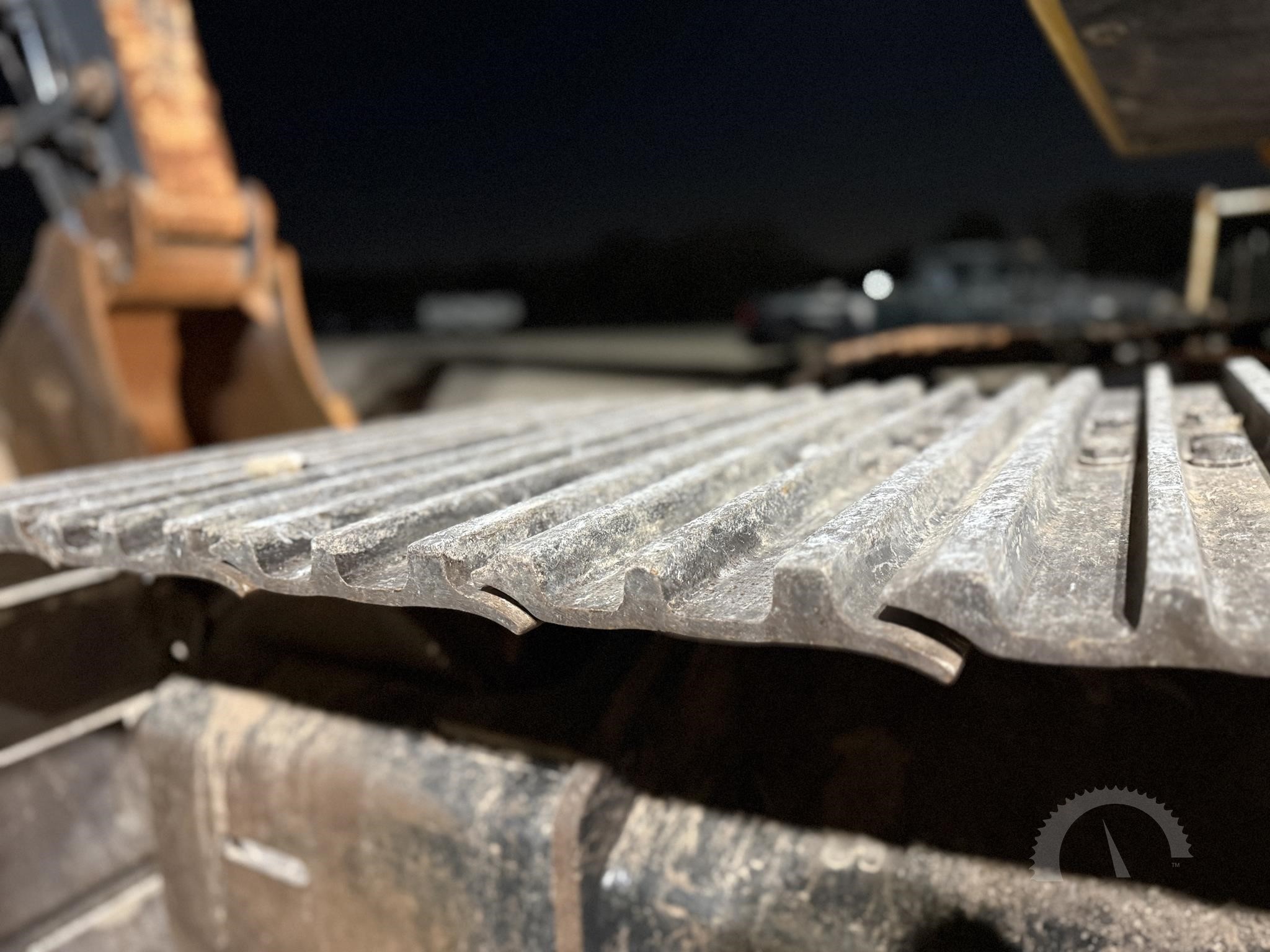 2019 Deere 250G LC Crawler Excavators - Image 21