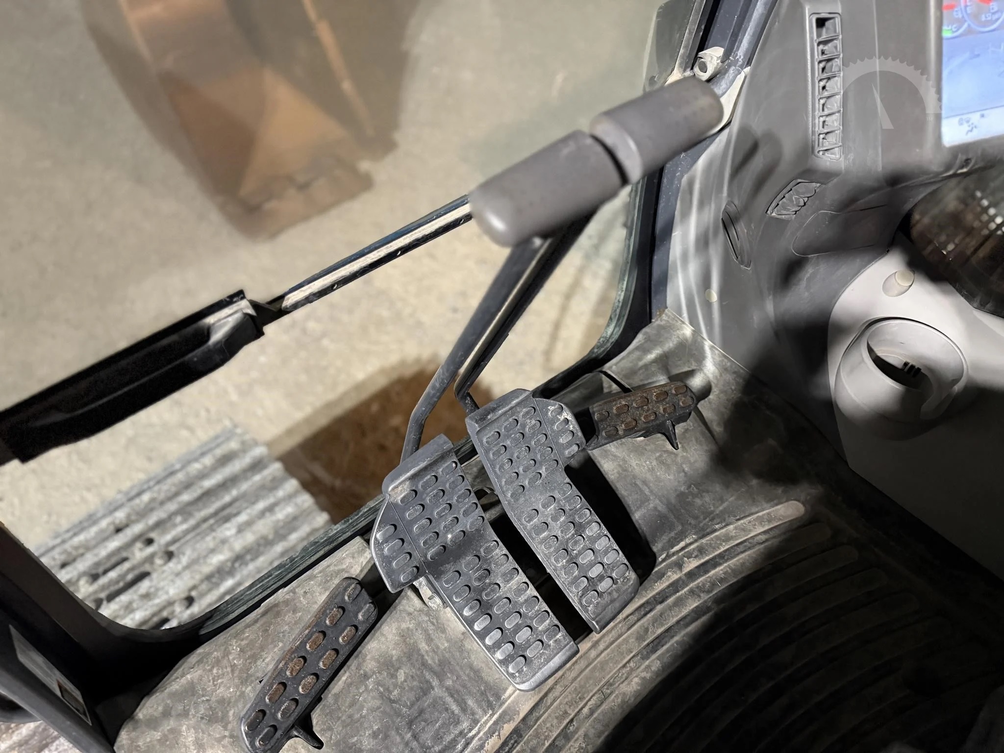 2019 Deere 250G LC Crawler Excavators - Image 11